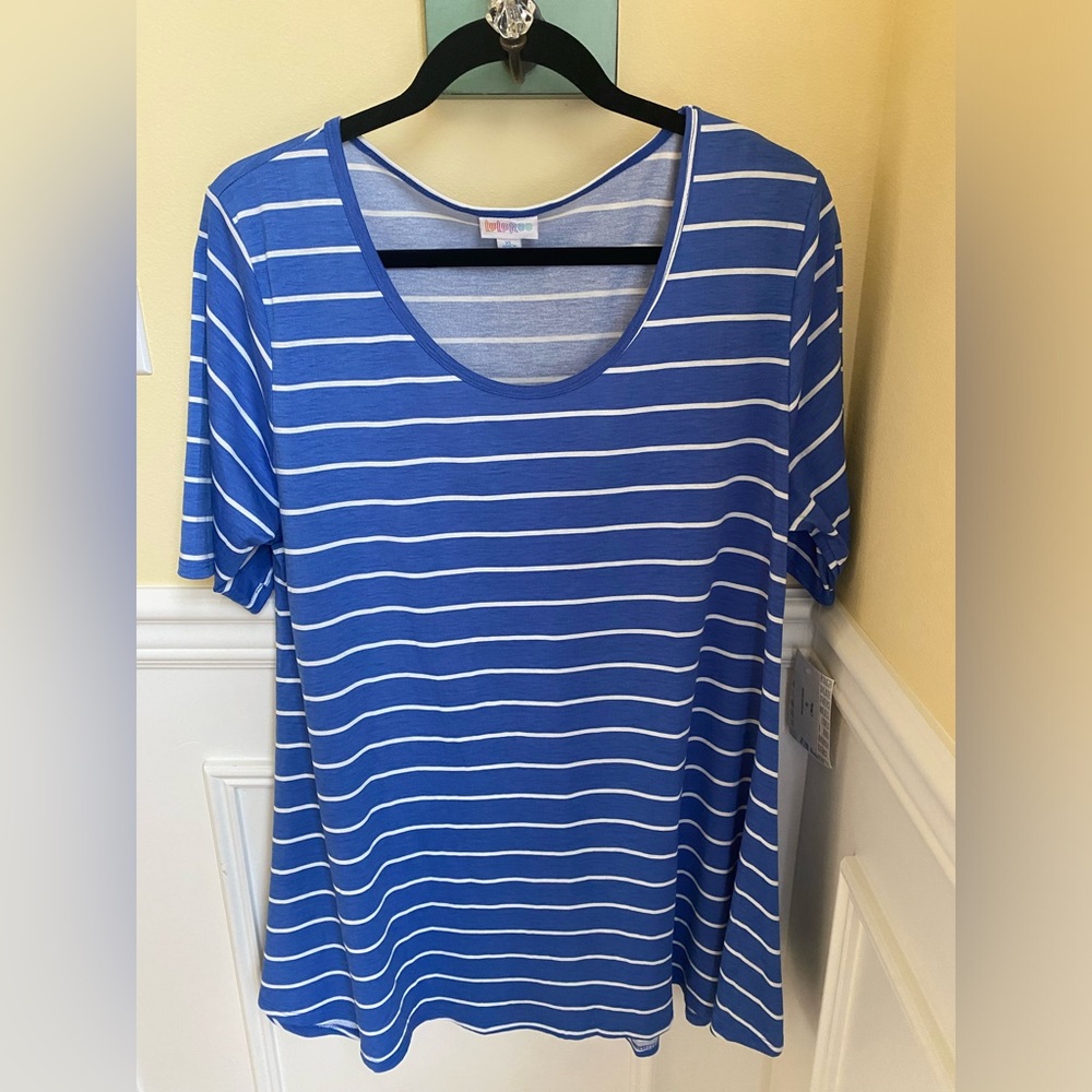 lularoe perfect t. size xl.